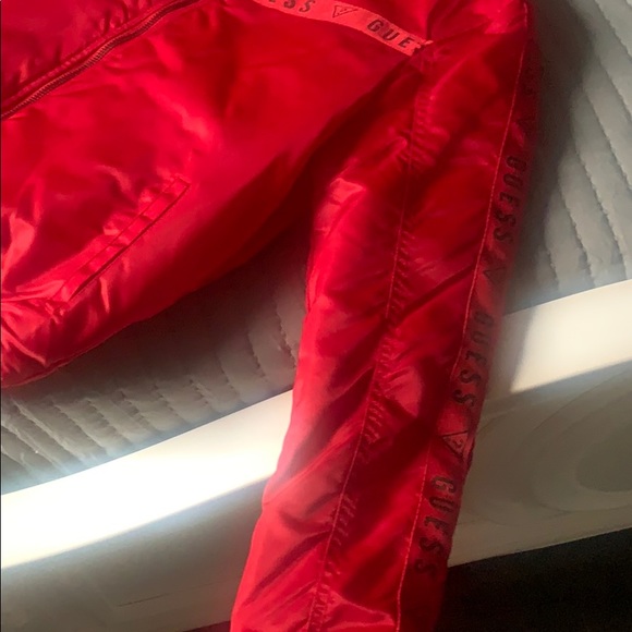 A guess red bomber jacket - Picture 3 of 6